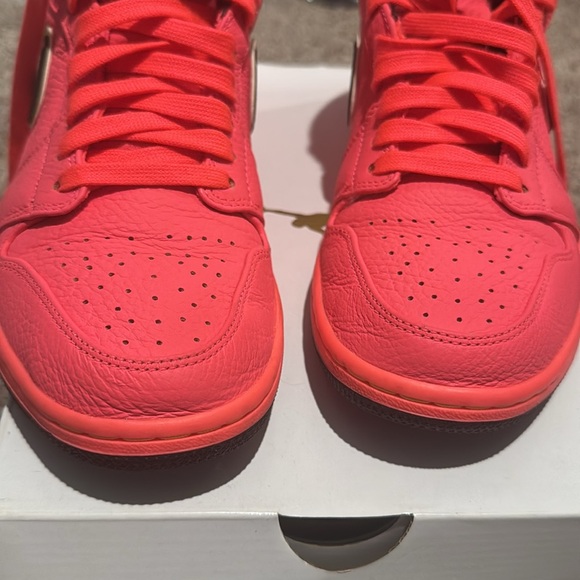 Women’s Air Jordan 1 retro high premium - Picture 4 of 9